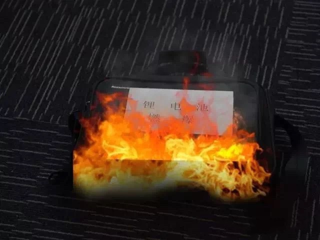 鋰電池堆積具有危險(xiǎn)隱患，對(duì)其使用回收設(shè)備處理刻不容緩